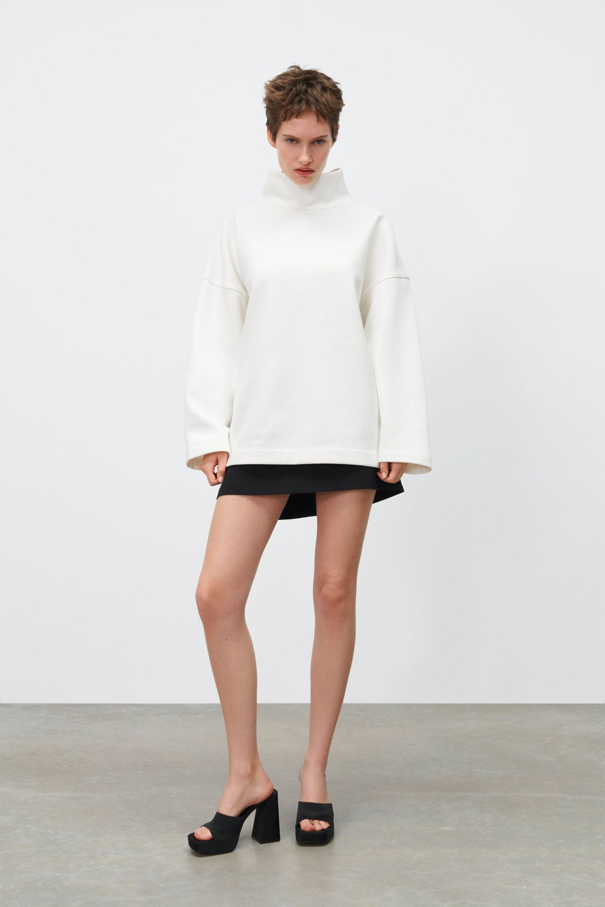 Dik Yaka Oversize Sweatshirt